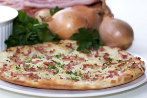 Flammkuchen und Zutaten